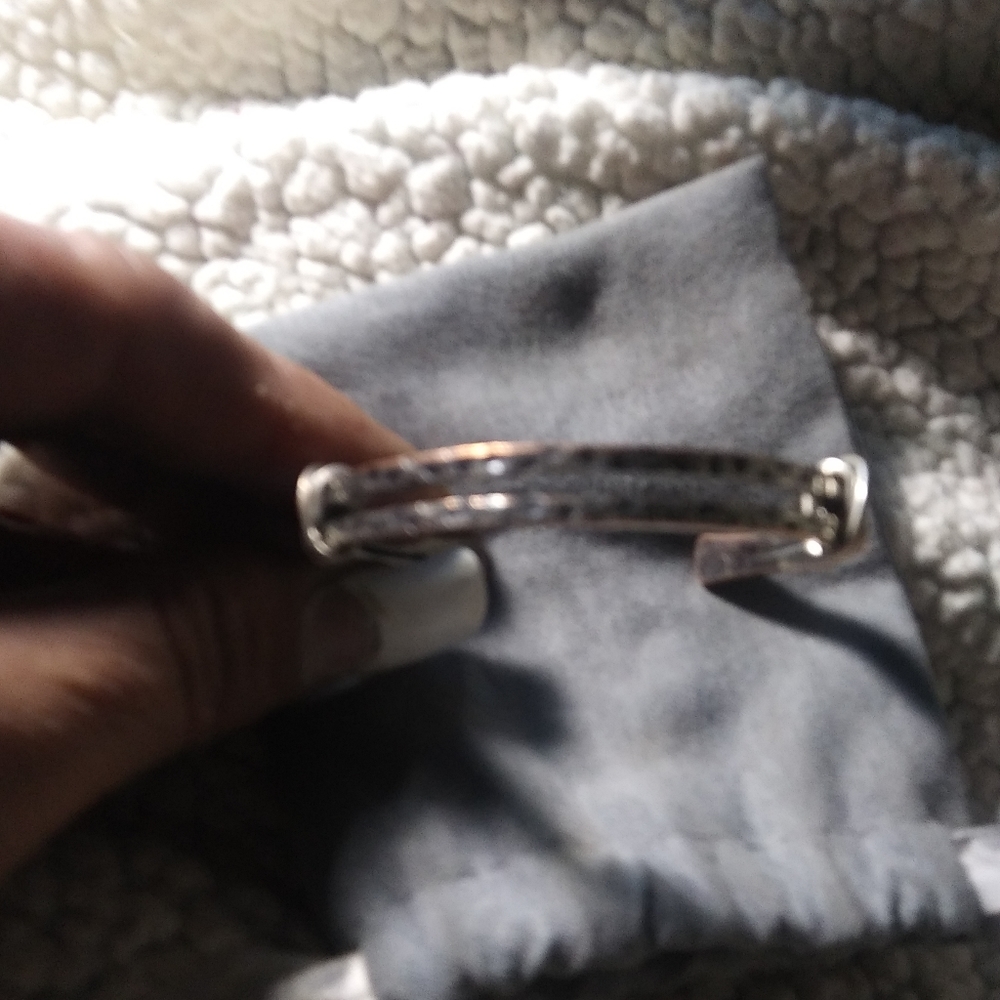 Adjustable womans bracelet